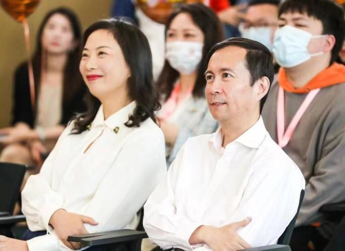 阿里巴巴現(xiàn)任董事長是誰（阿里巴董事長個(gè)人簡介）