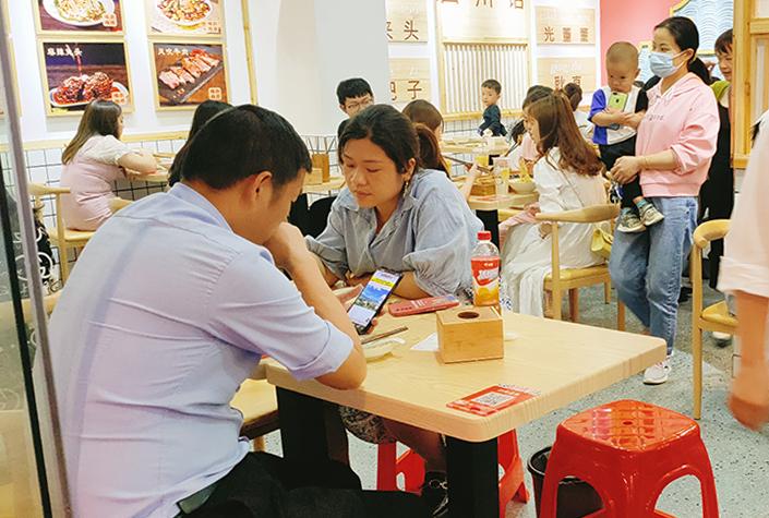 現在開個零食店賺錢嗎？ 有什么投資小又能掙錢的店？