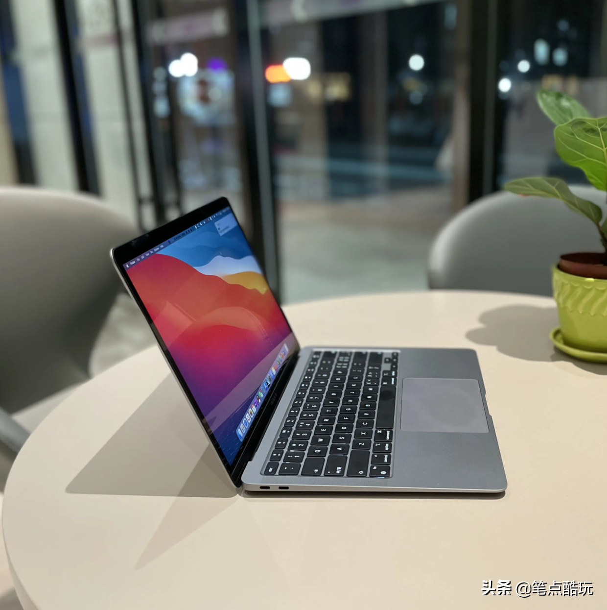 蘋果旗艦店和授權(quán)店的區(qū)別？分析兩個(gè)店鋪渠道的區(qū)別及優(yōu)勢(shì)對(duì)比