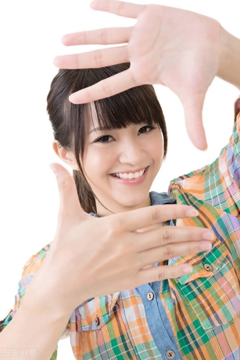 對稱式構圖的作用（人物對稱式構圖的優點及注意事項）