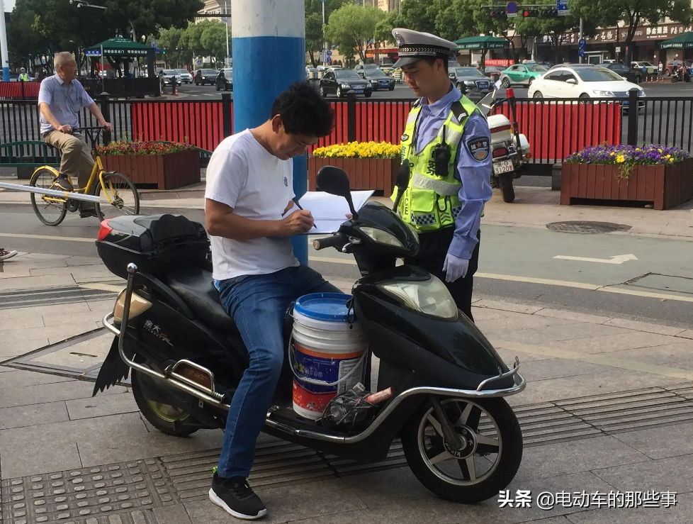 快遞三輪車需要駕駛證嗎？2022年三輪車駕照上牌及流程介紹