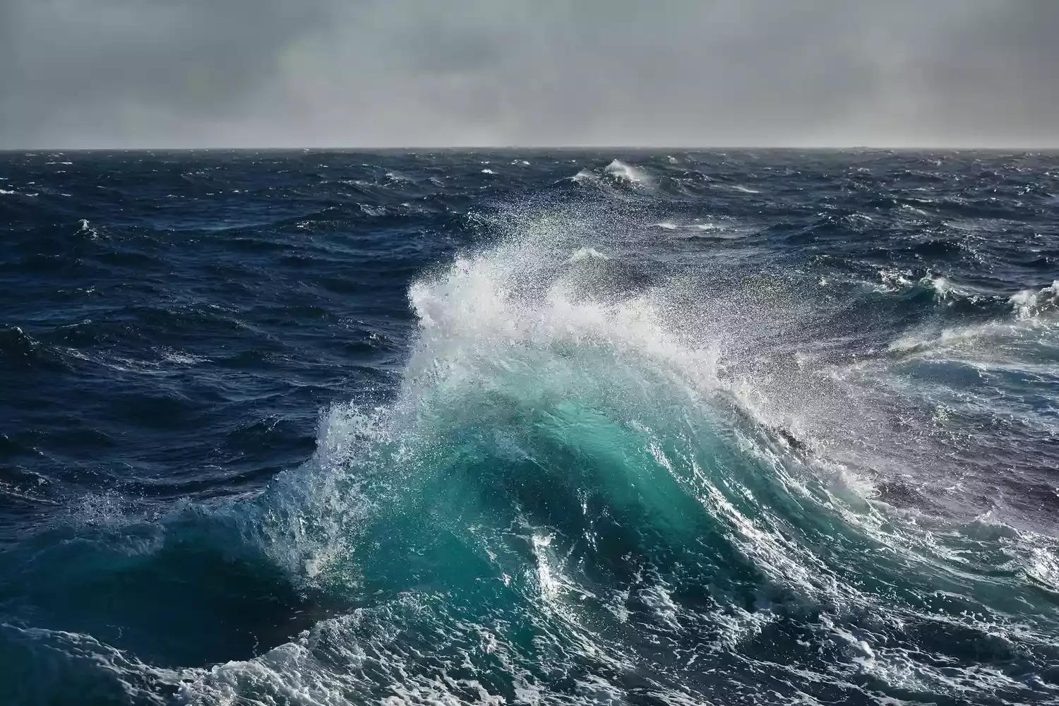 波峰波谷是什么意思？海浪中波峰到波谷的距離叫什么?