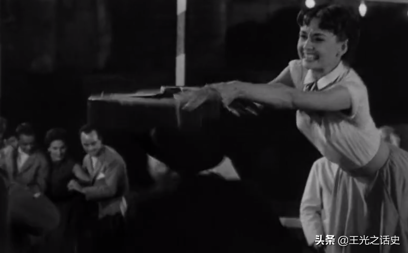 昨日再現是羅馬假日里的歌嗎？羅馬假日主題曲原唱是誰？