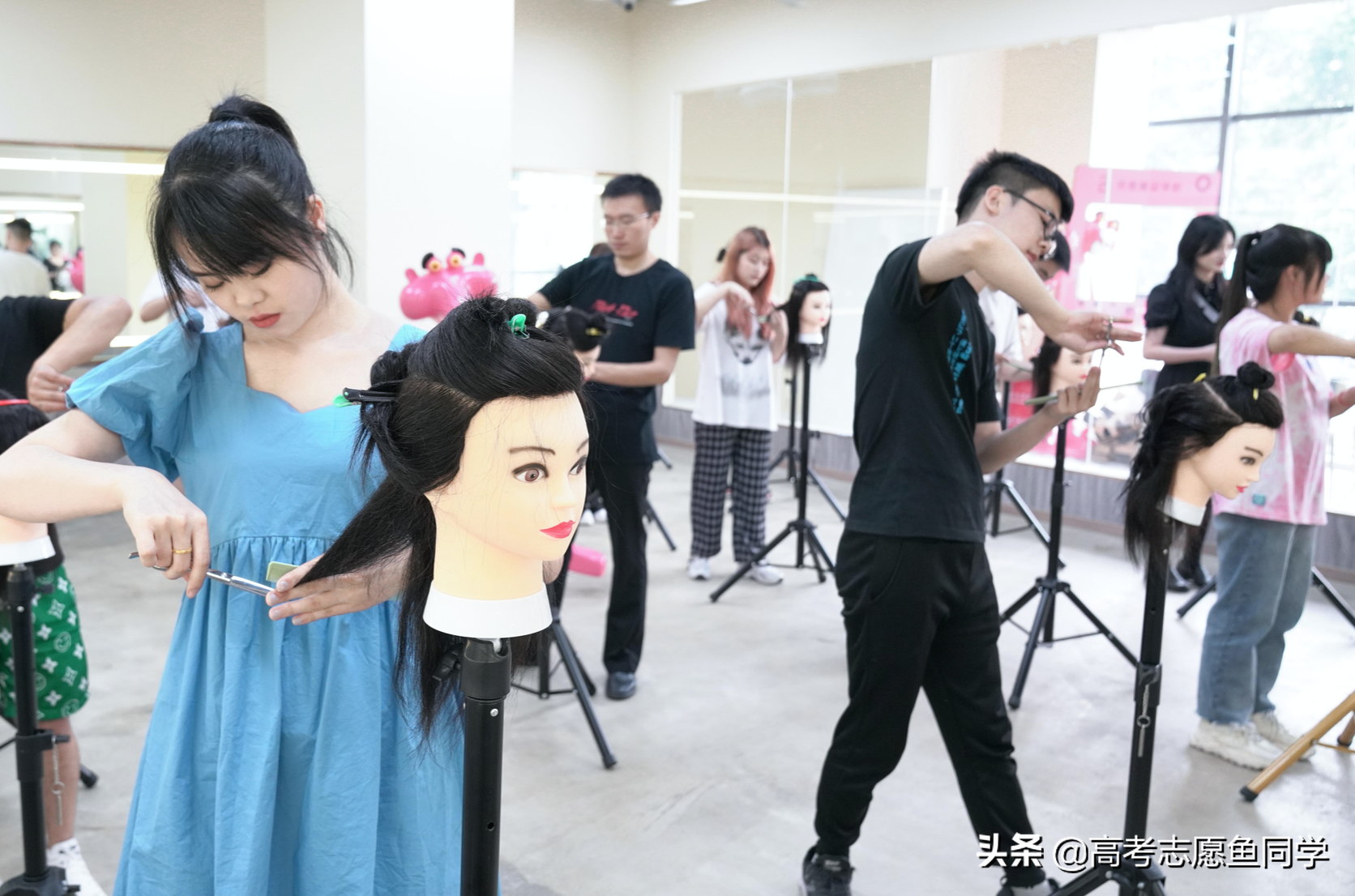 想學一門手藝不知道學什么？年輕人現在學什么手藝最吃香？