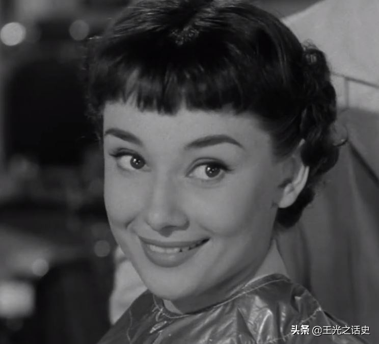 昨日再現是羅馬假日里的歌嗎？羅馬假日主題曲原唱是誰？