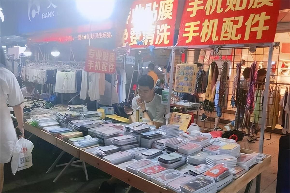 擺地攤賣什么最賺錢而且很受歡迎？十大擺地攤暴利產品排行榜