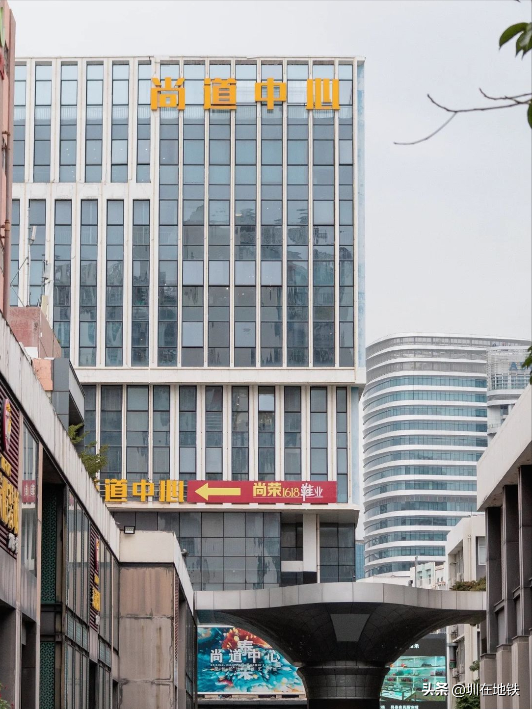 深圳服裝批發(fā)市場在哪里進(jìn)貨？深圳最大的服裝批發(fā)市場在哪？