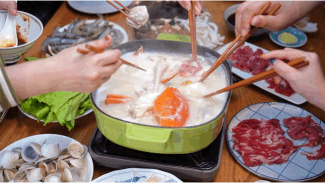 旋轉(zhuǎn)小火鍋加盟多少錢？火鍋加盟店排行榜前十