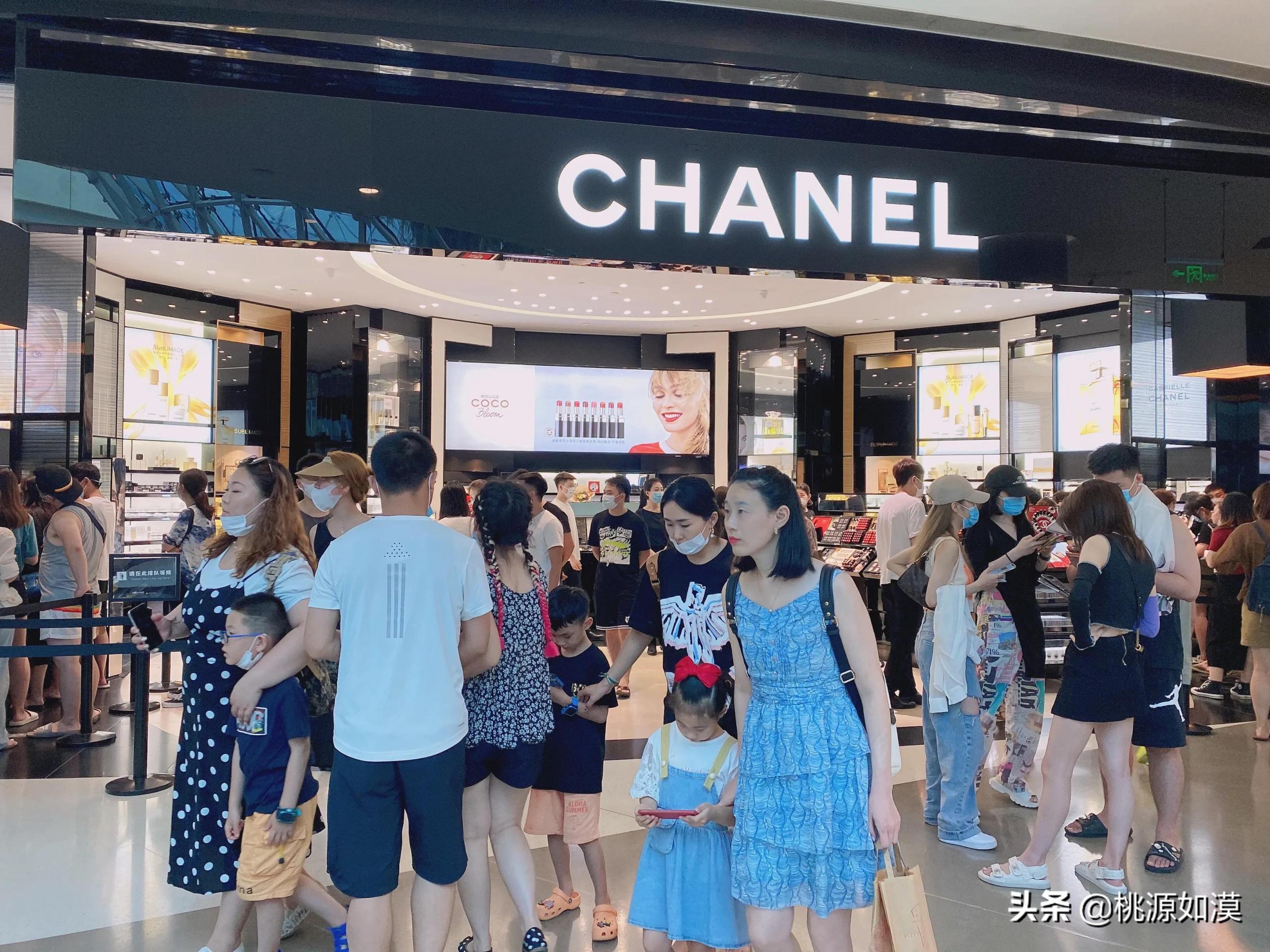 奢侈品免稅店和專柜的區(qū)別？免稅店買包能便宜多少