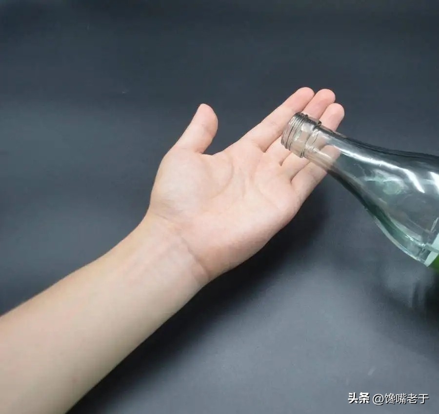 真怎么判斷喝到假酒了？五招教你快速辨別真酒假酒